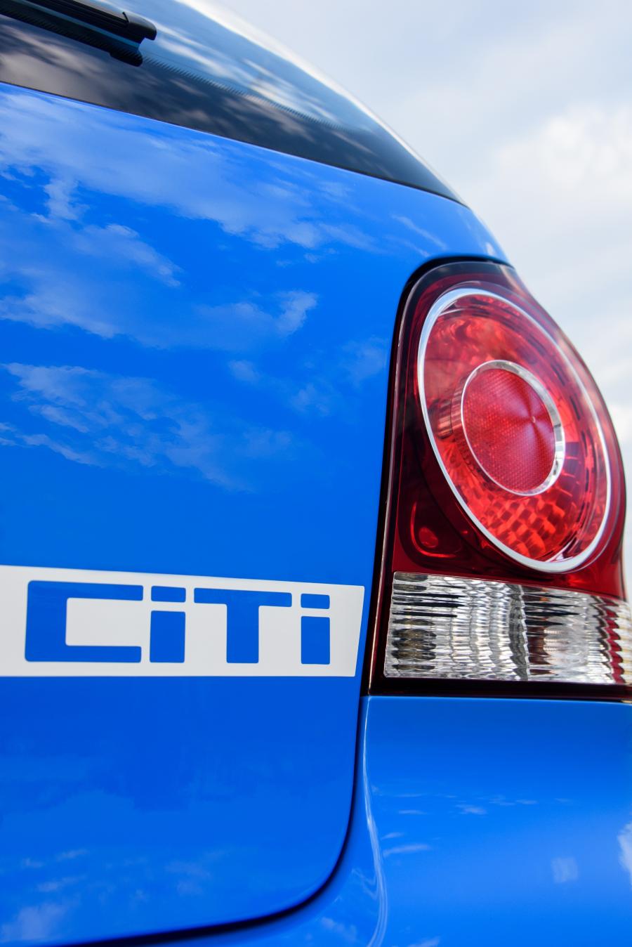 Логотип Volkswagen Citi Vivo 2017 года  (фото 4 из 13)